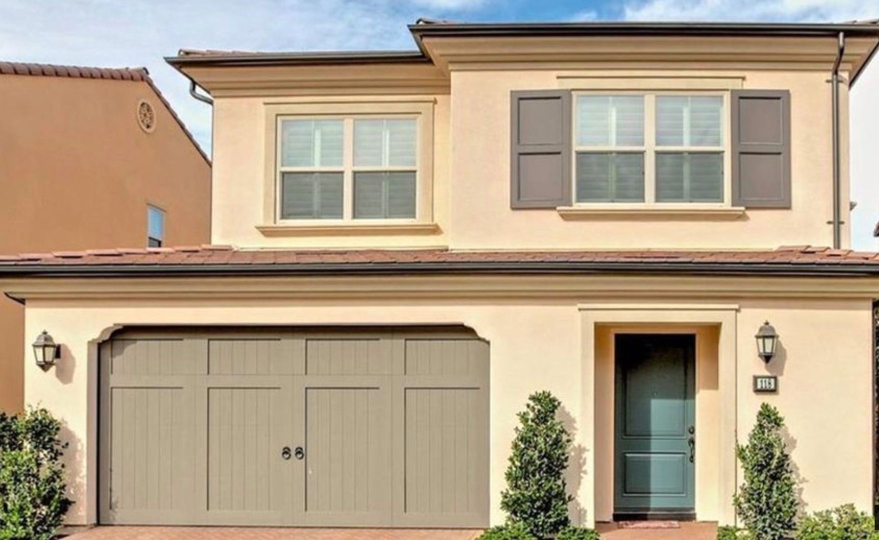 Irvine House: 118 Pendant