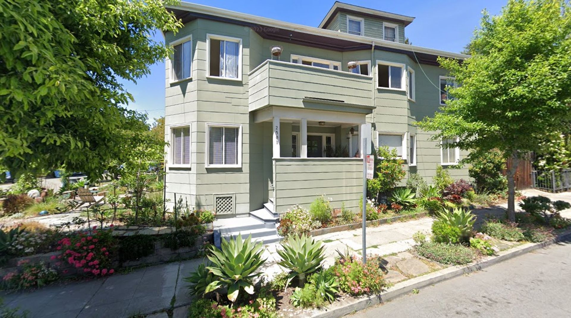 Berkeley House: 2501 Russell Street