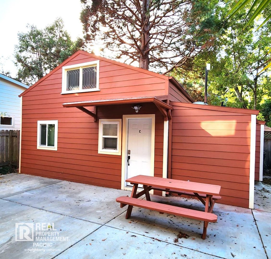 Berkeley Apartment: 1710 Martin Luther King Jr Way