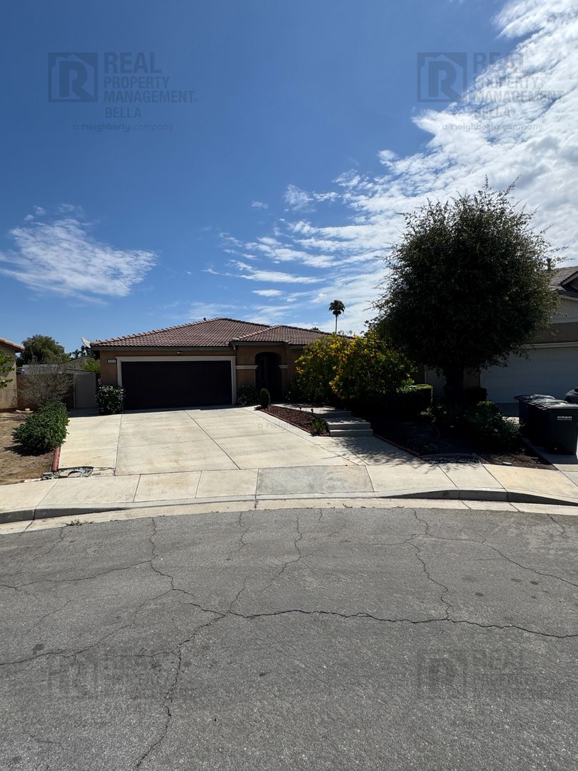 Lake Elsinore House: 31372 McKenna Ct