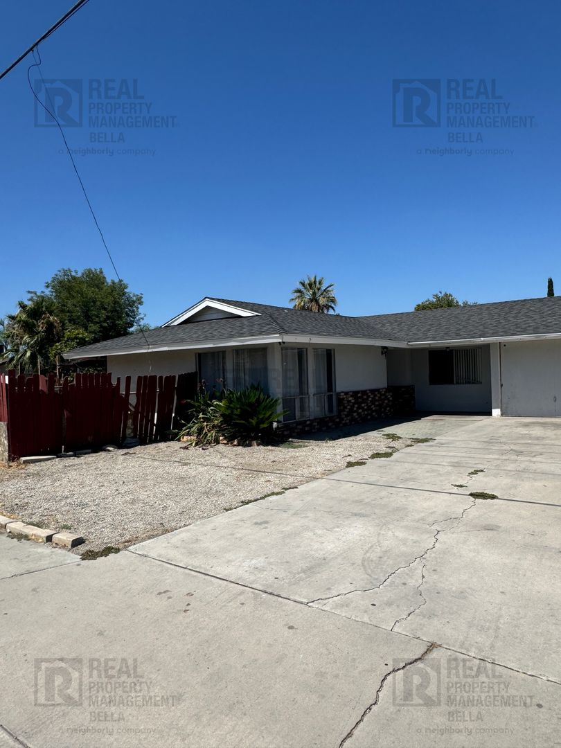 Hemet Apartment: 41987/41989 Briarwood Ave.