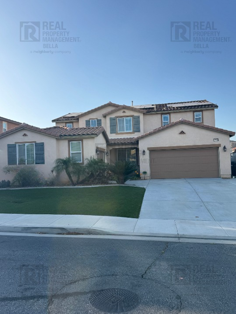 Menifee House: 25920 Caravan Ct,