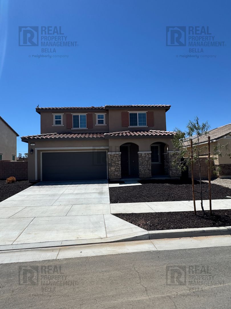 Hemet House: 2807 Moonshimmer St