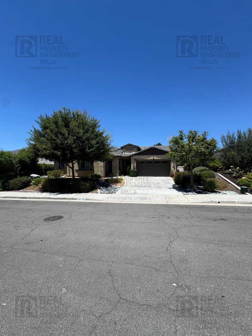 Winchester House: 32176 Goldeneye Dr