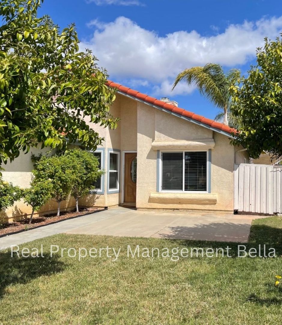 Murrieta House: 39602 Currant Ct