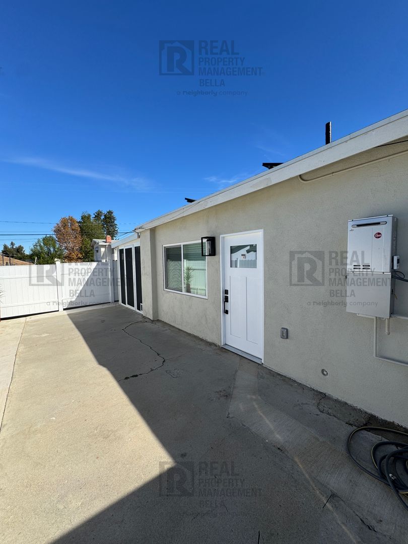 Lake Elsinore Apartment: 1403 W Sumner Ave