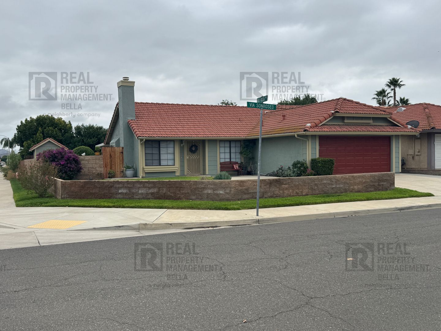 Menifee House: 29608 Via Sonroseo, Menifee, CA 92586