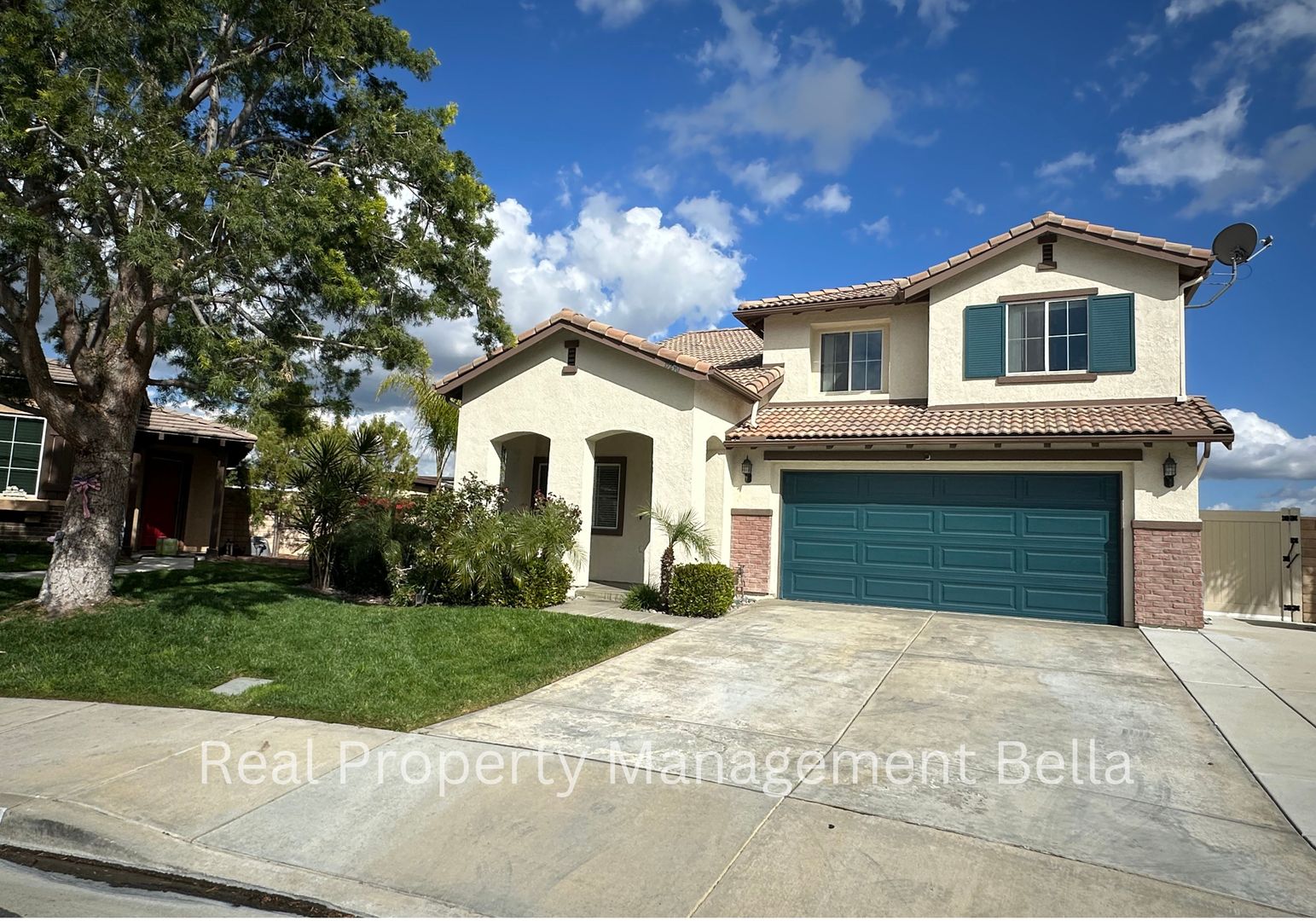 Lake Elsinore House: 15290 Madrone Ct