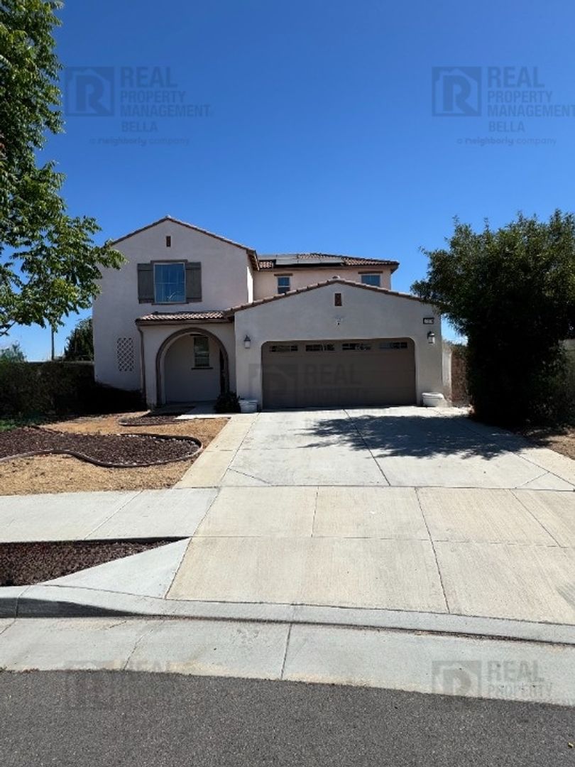 Menifee House: 27576 Cloudy Peak Way