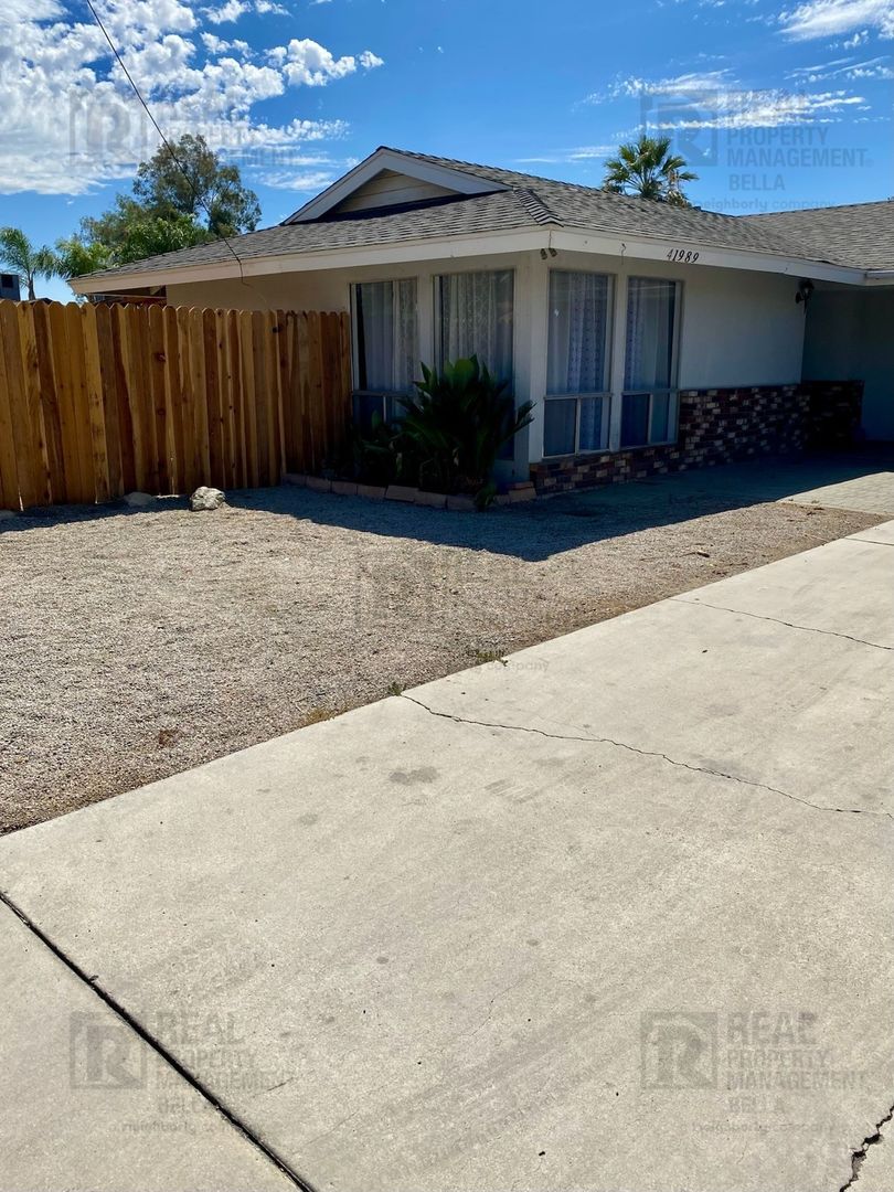 Hemet Apartment: 41987/41989 Briarwood Ave.