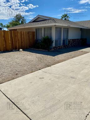 Spacious 2BD/2BA Duplex Unit w/ Open Layout, Covered Patio & Private Yard – photo 1