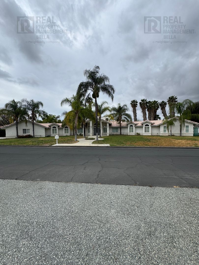 Hemet House: 26419 Old Agency Road