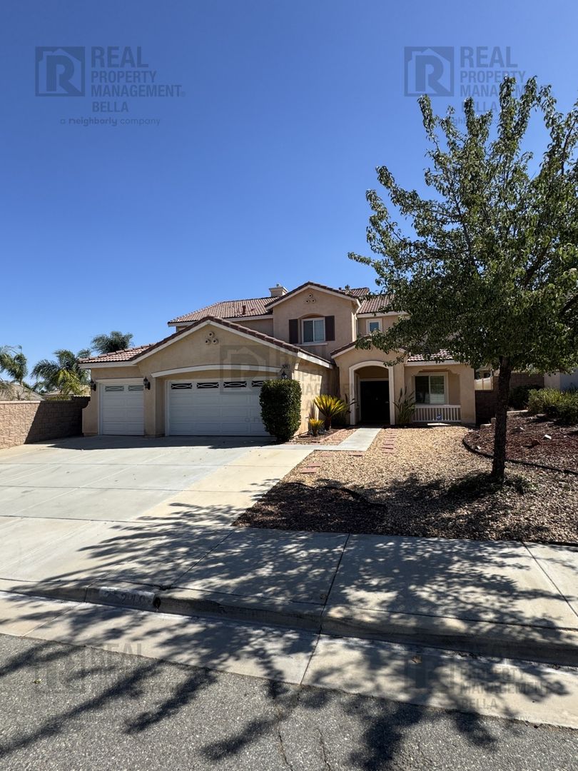 Menifee House: 25249 Silverwood Ln