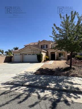 Spacious 5-Bedroom Home with 2 Bedrooms & Bath Downstairs – photo 1