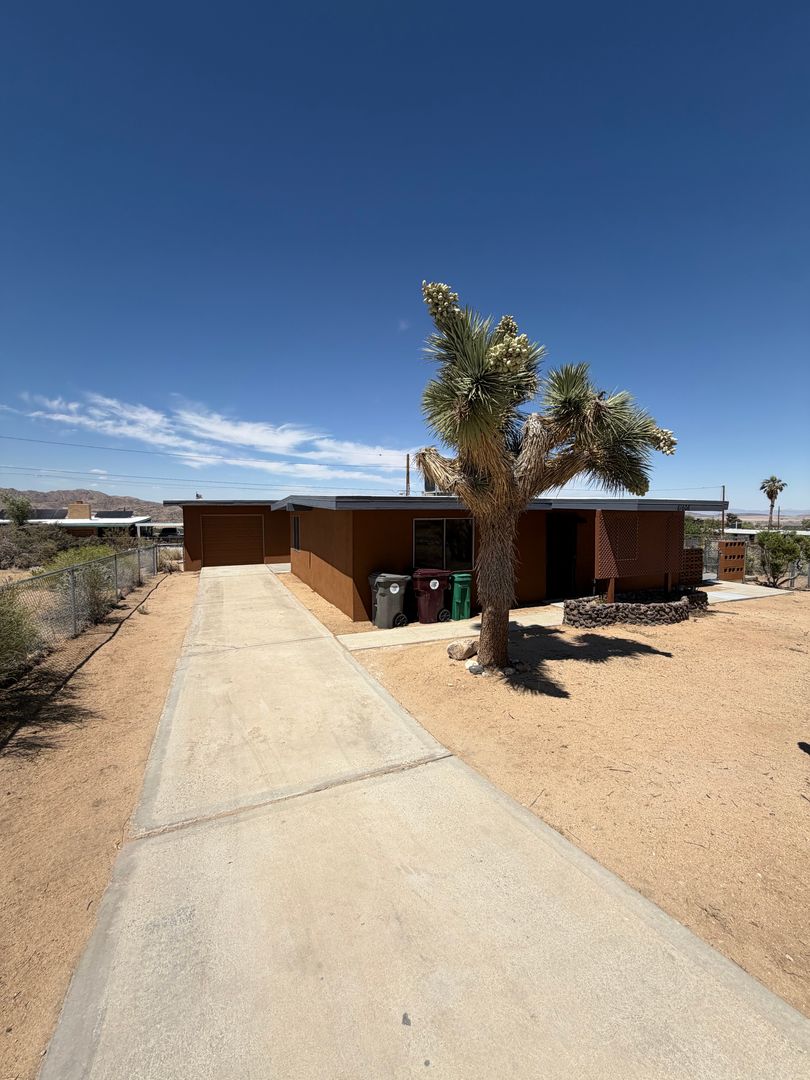 Joshua Tree House: 61606 Adobe Drive