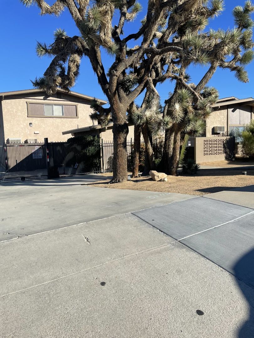 Yucca Valley House: 7393 Condalia #1