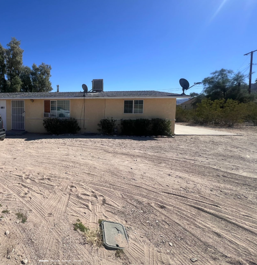 Twentynine Palms House: EM-7011 Juniper Ave.