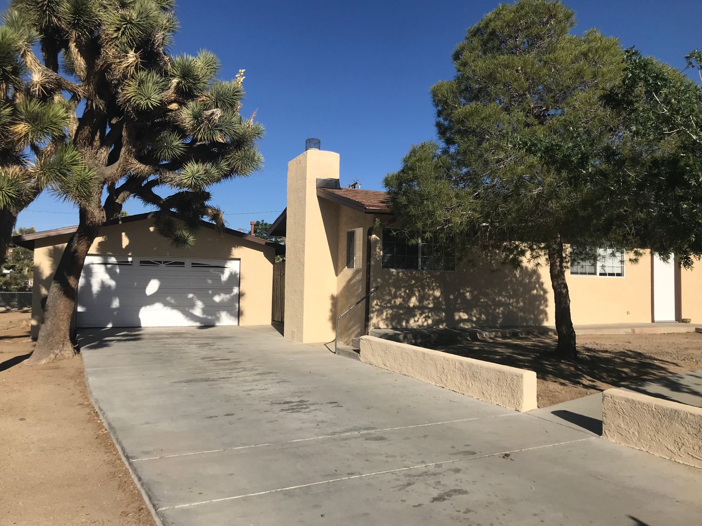 Yucca Valley House: 7423 Dumosa Avenue