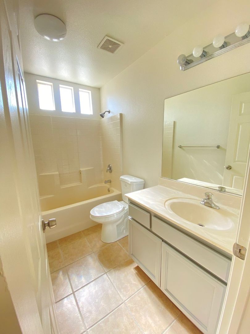 Yucca Valley House: 8616 Dumosa