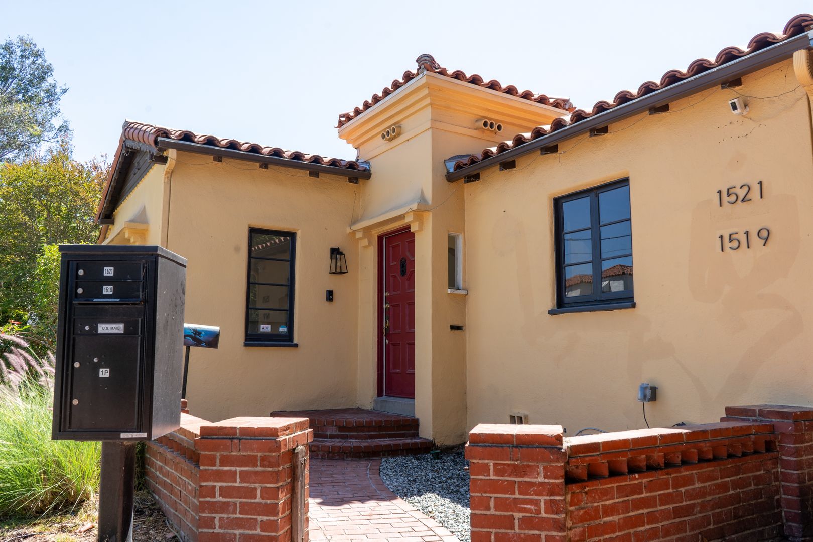 Los Angeles House: 1521 S Stanley Ave