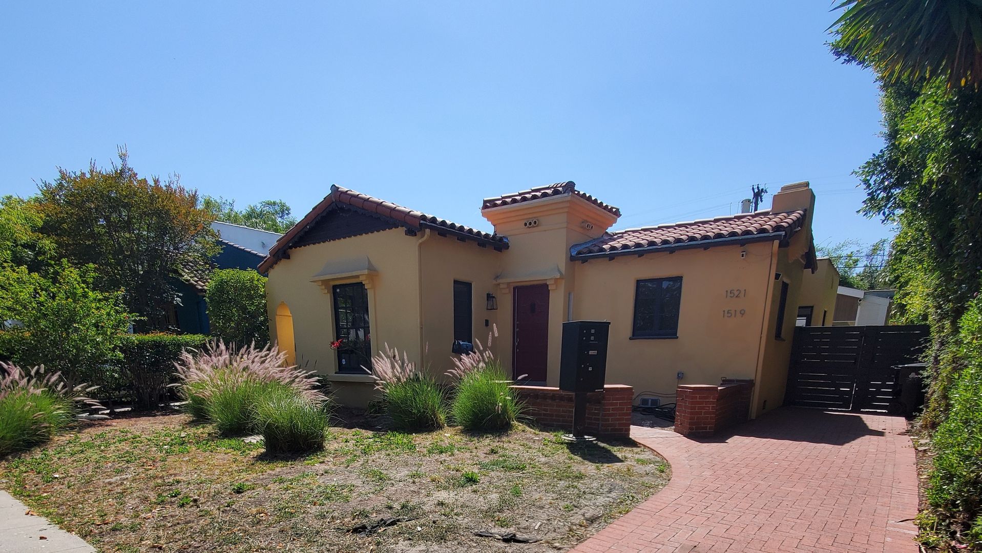 Los Angeles House: 1521 S Stanley Ave