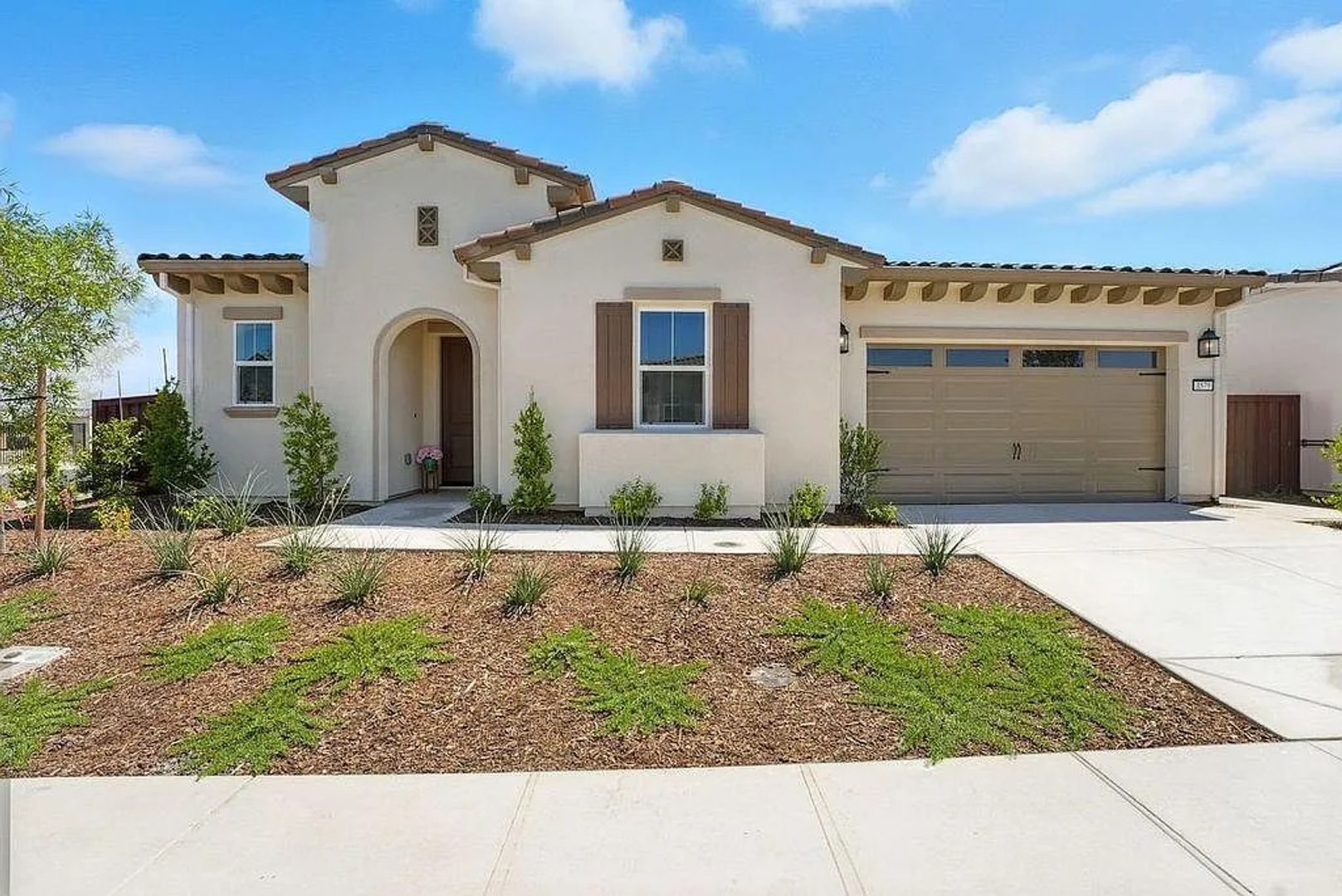 Folsom House: 3579 Edgewood Dr