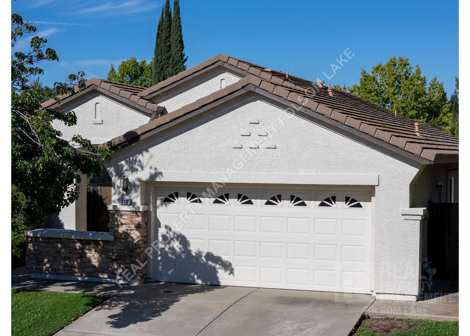 Folsom House: 346 Leckenby Way