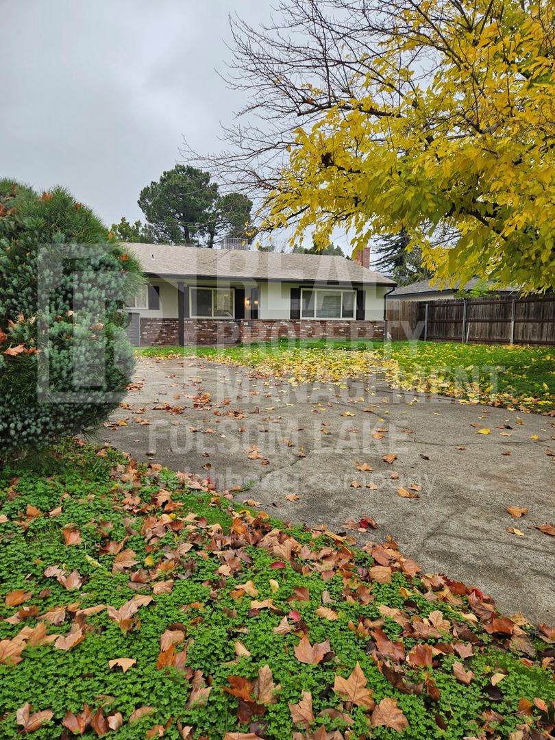 Roseville House: 421 Tahoe Ave.