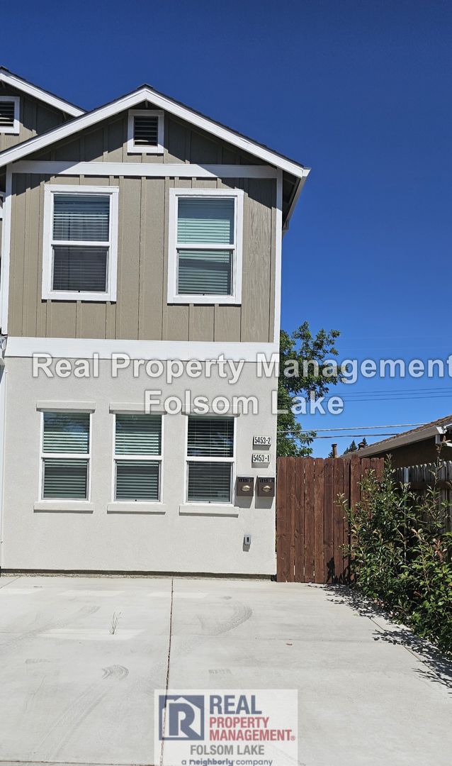 Sacramento House: 5431-1 Bradford Drive