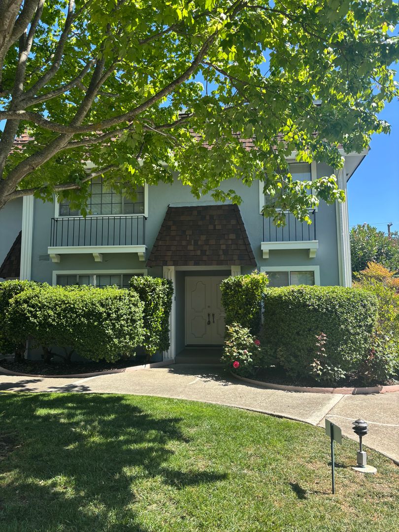 Moraga Townhome: 8 Miramonte Drive