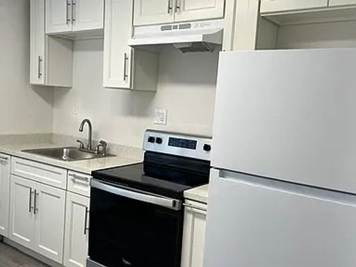Updated 2 Bedroom Unit in a Great Martinez Location!