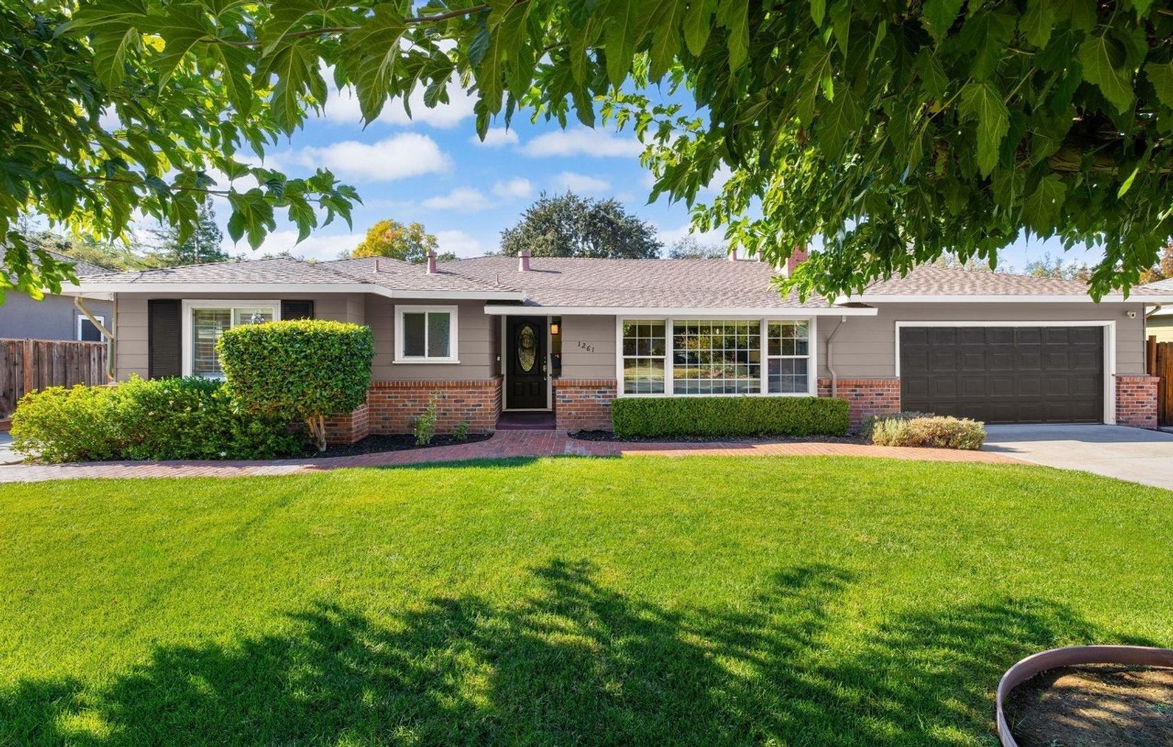 Concord House: 1261 Davis Avenue