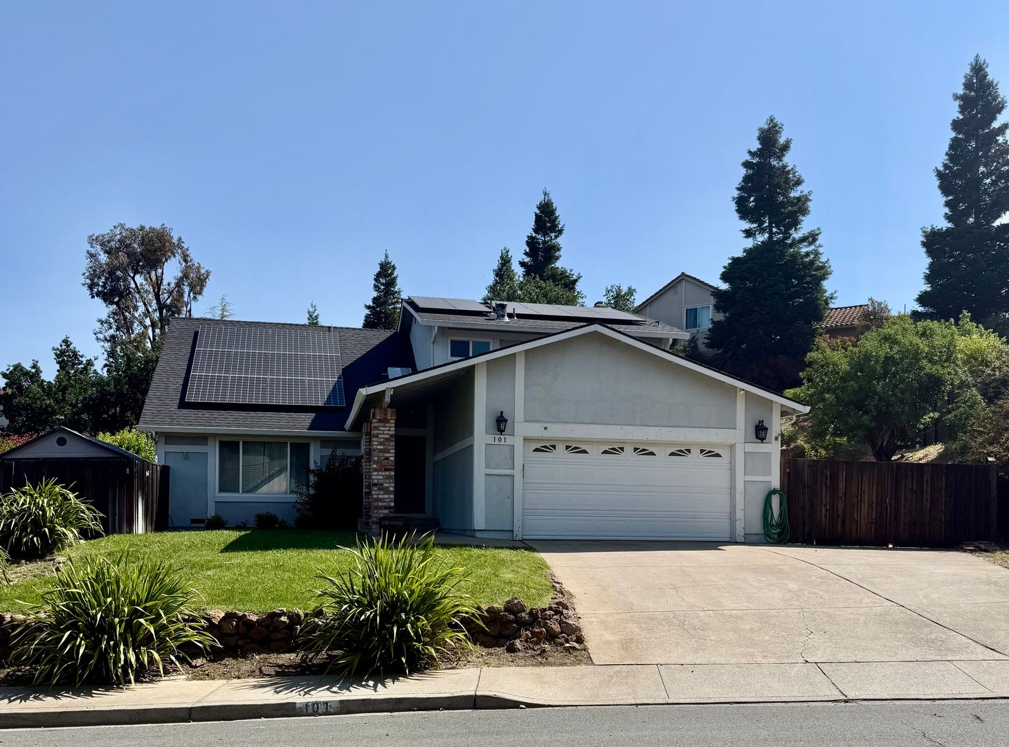 Clayton House: 101 Mt Whitney Way