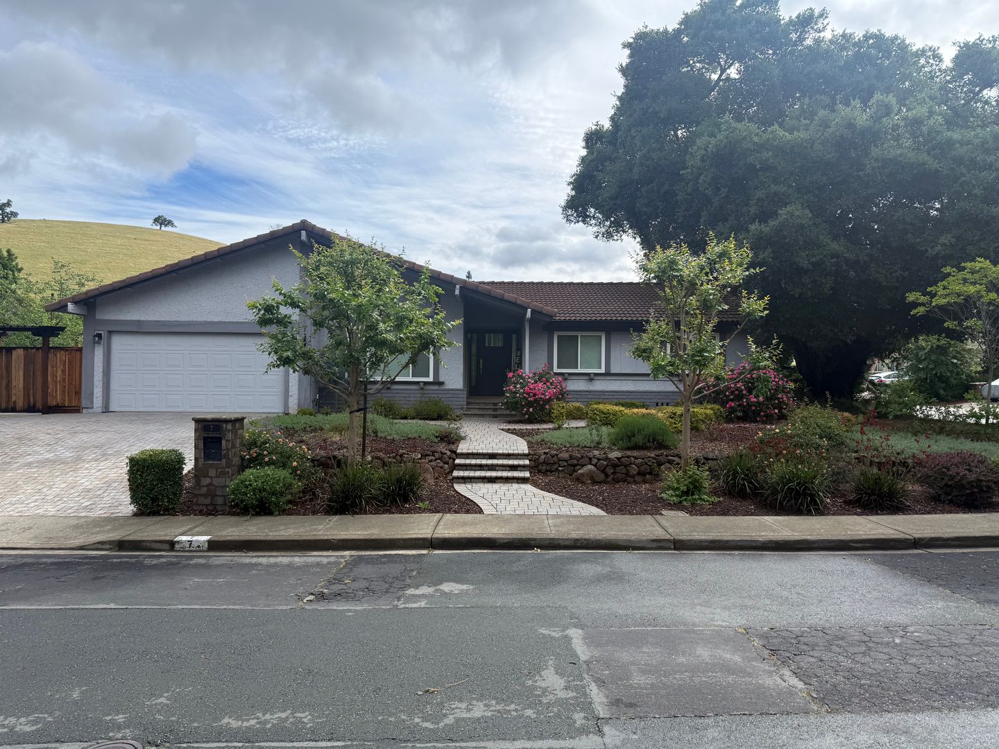 Clayton House: 7 El Portal Drive