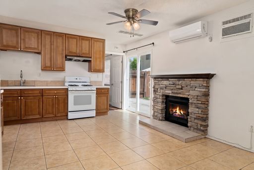 Canyon Crest Townhome – First-Floor Primary Suite, Private Patio & Garage Parking! – photo 1