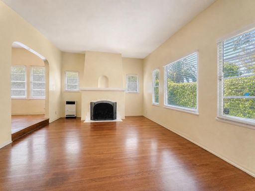 Charming 1920s Spanish-Style 2 Bedroom Near Melrose Place, Cedars-Sinai & West Hollywood – photo 1