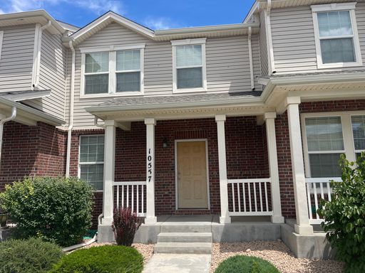 Lovely Townhome with AC and Convenient Location – photo 1