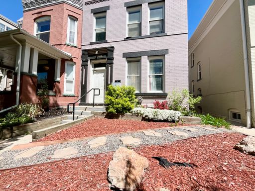 Urban Charm Meets Historic Character! 1754 N Washington St. • Apt. B1 • Denver, CO 1 Bedroom | 1 Bathroom | 650 Sq. Ft. Live in the Heart of Capitol Hill! – photo 1