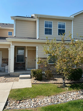 Gorgeous 2 story Condo 3 Bedrooms and 2 1/2 Bathrooms – photo 1