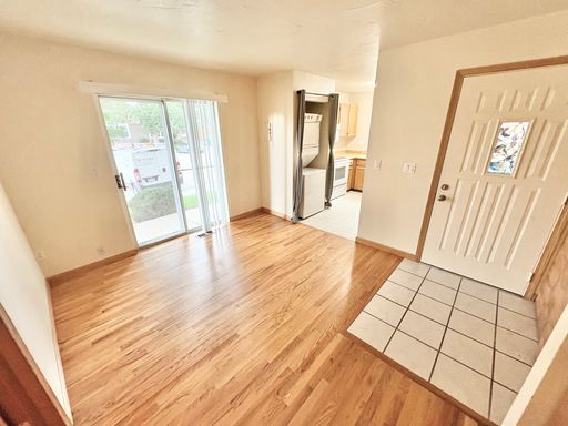 Charming 1-Bedroom Condo with Pool & Reserved Parking in Cherry Creek Racquet Club – photo 1