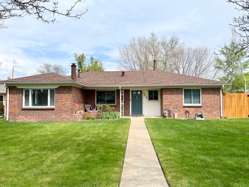 Chic Urban Living in the Heart of Denver's Vibrant North Park Hill Neighborhood! – photo 1