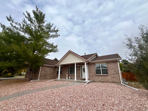 Beautifully Updated Home Located in the Heart of Aurora - Move In Date Flexible – photo 1