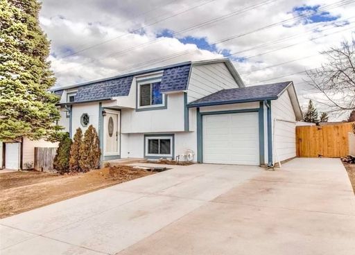 Updated 3BR Home with Huge Fenced Yard, Deck & Garage Near Horseshoe Park – photo 1