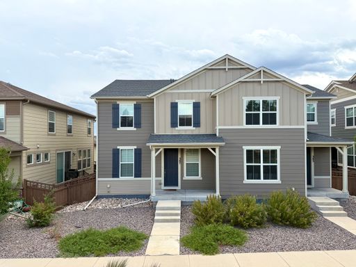 Spacious Castle Pines Home with Quartz Kitchen, Loft & Patio