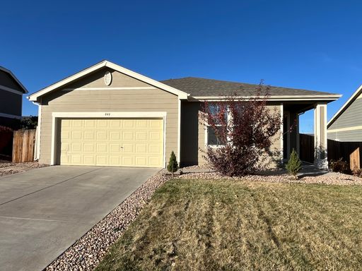 Charming and Spacious Home in Lochbuie, CO