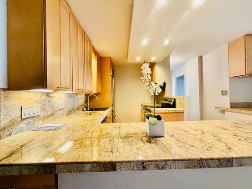 Stunning 2 Bed, 2 Bath Condo in the Heart of Cheesman Park – photo 1