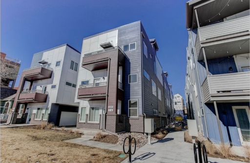 Gorgeous 2 bedroom, 1.5 bathroom townhome in Denver – photo 1