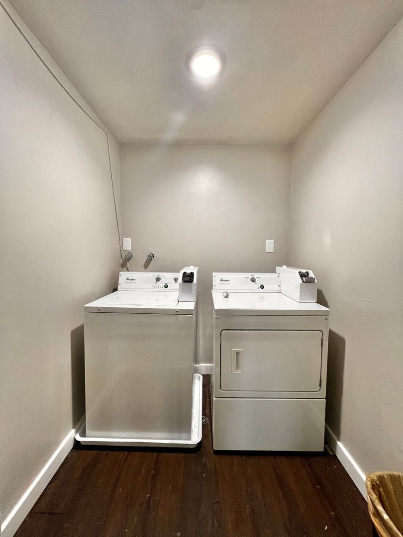 Laundry room at Mathews634 (KC-JF-NB)