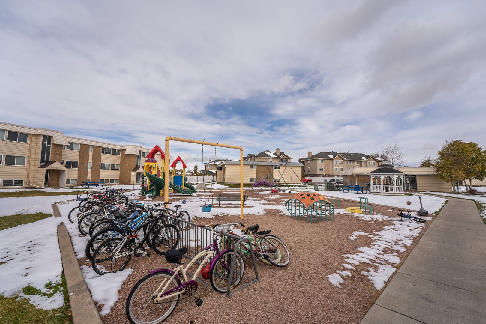 Laramie Apartment: 1617 Person St & 1622 S 17th St