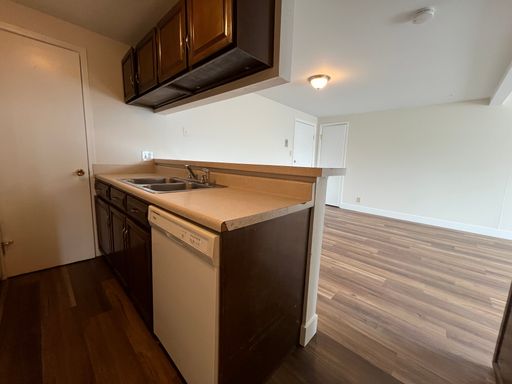 Updated Apartment Available now! – photo 1